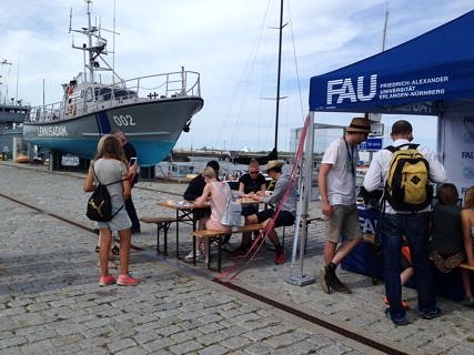 Visitors to Open Ship Day in Tallinn (Image: FAU/Blandina Mangelkramer)